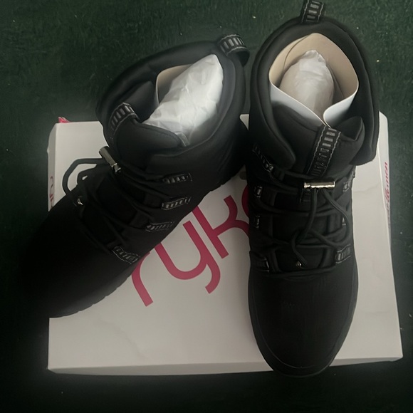Ryka Water Repellant Black Boots Women’s Sz 9M lace up rain sleet snow shoes - Picture 2 of 12